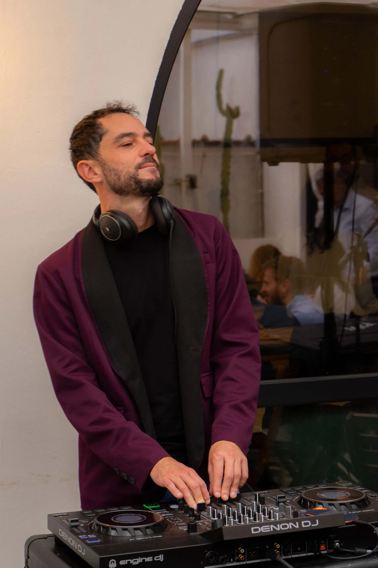 DJ set durante un evento da Mensana
